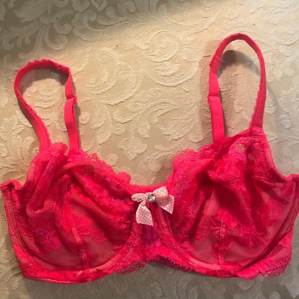 Victoria’s Secret Body by Victoria lace bra 32DDD
